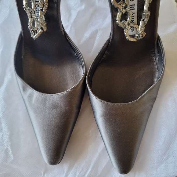 MANOLO BLAHNIK Grey Satin Crystal Embellished Pointed-Toe Heels - Picture 9 of 16